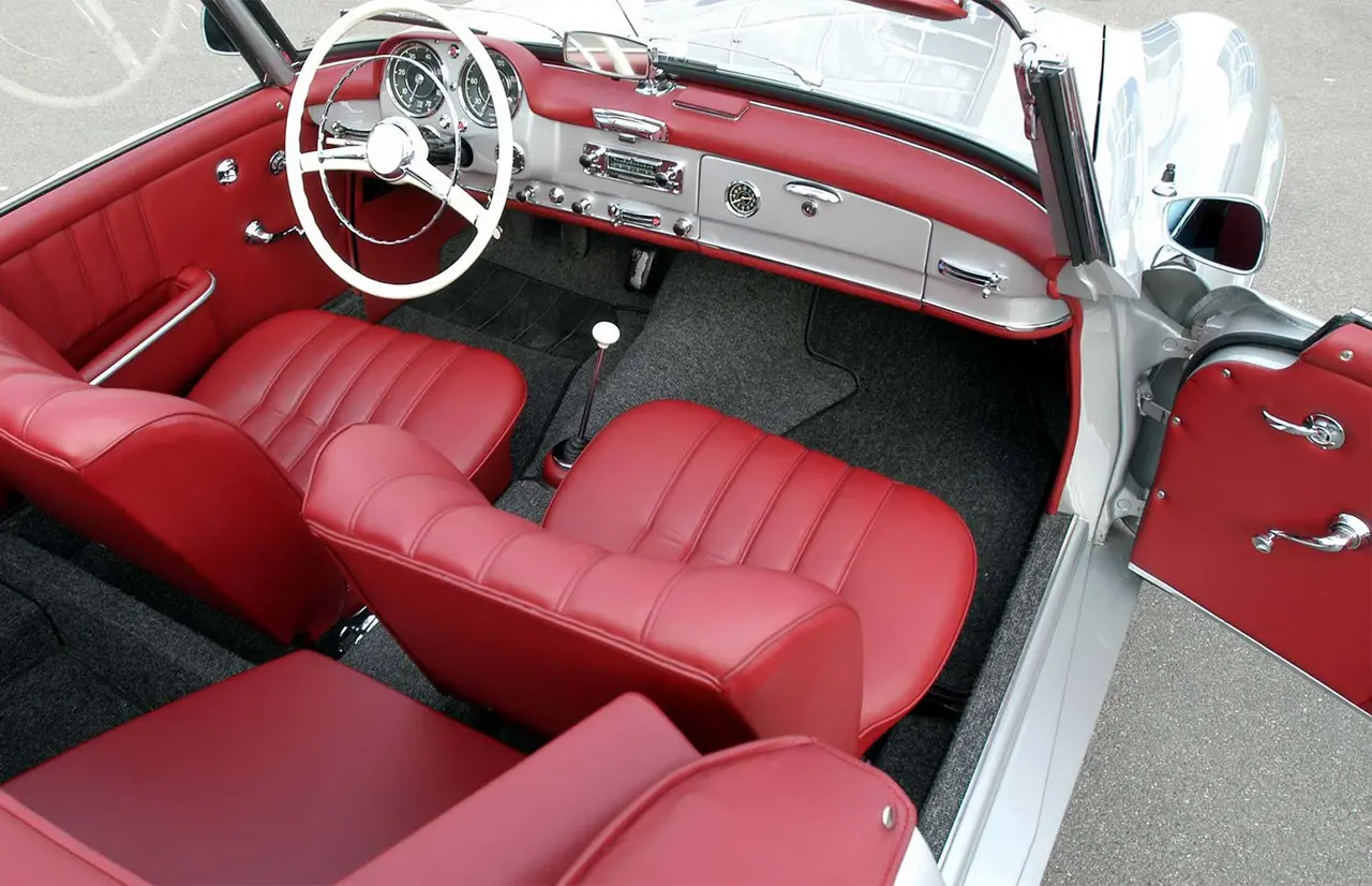 Rote Innenausstattung Oldtimer